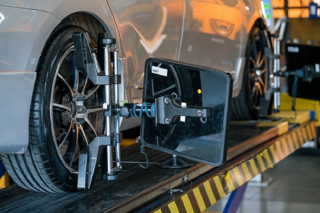 Aparat de geometrie roti in atelierul Arcadie Autotec